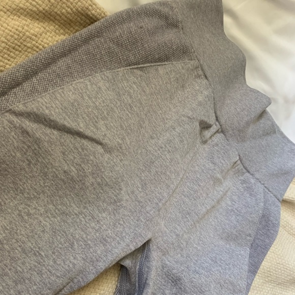 🦈Gymshark High Waisted Grey Flex Leggings🦈 - Picture 5 of 8